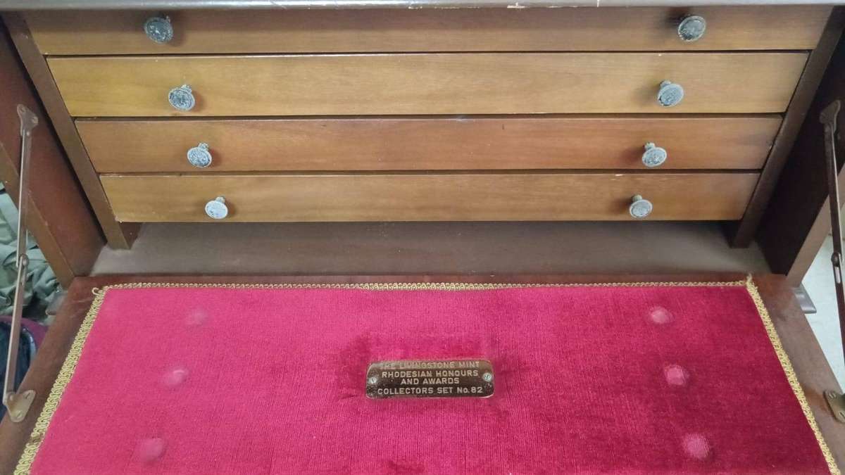 Rhodesia - The Livingston Mint Rhodesian Honours and Awards - Full Size Set Number 82