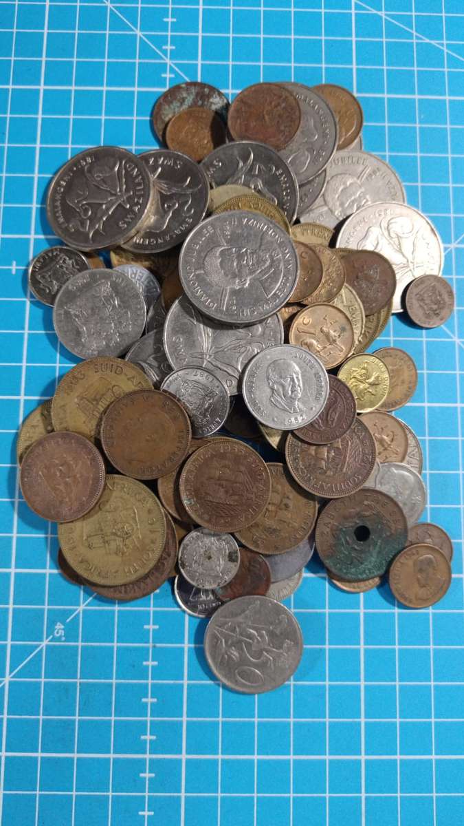 Mixed lot of 100 coins