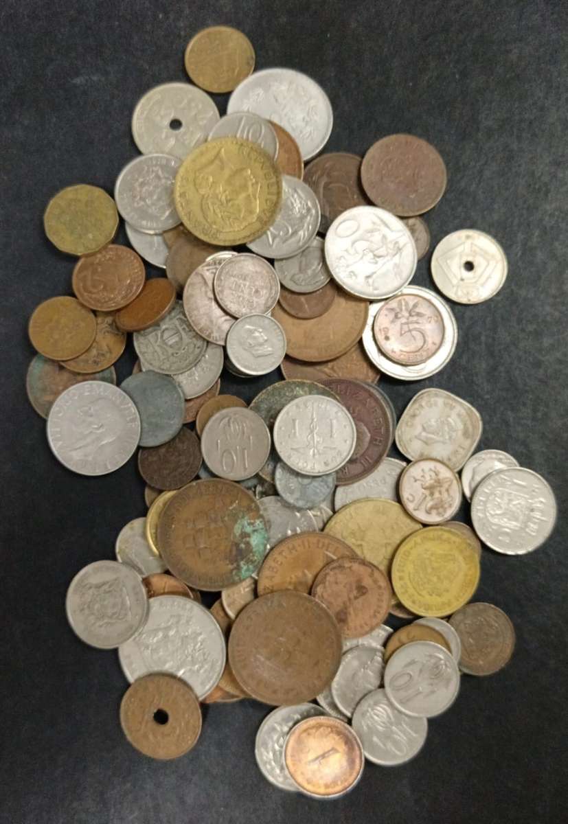 Mixed lot of 100 coins