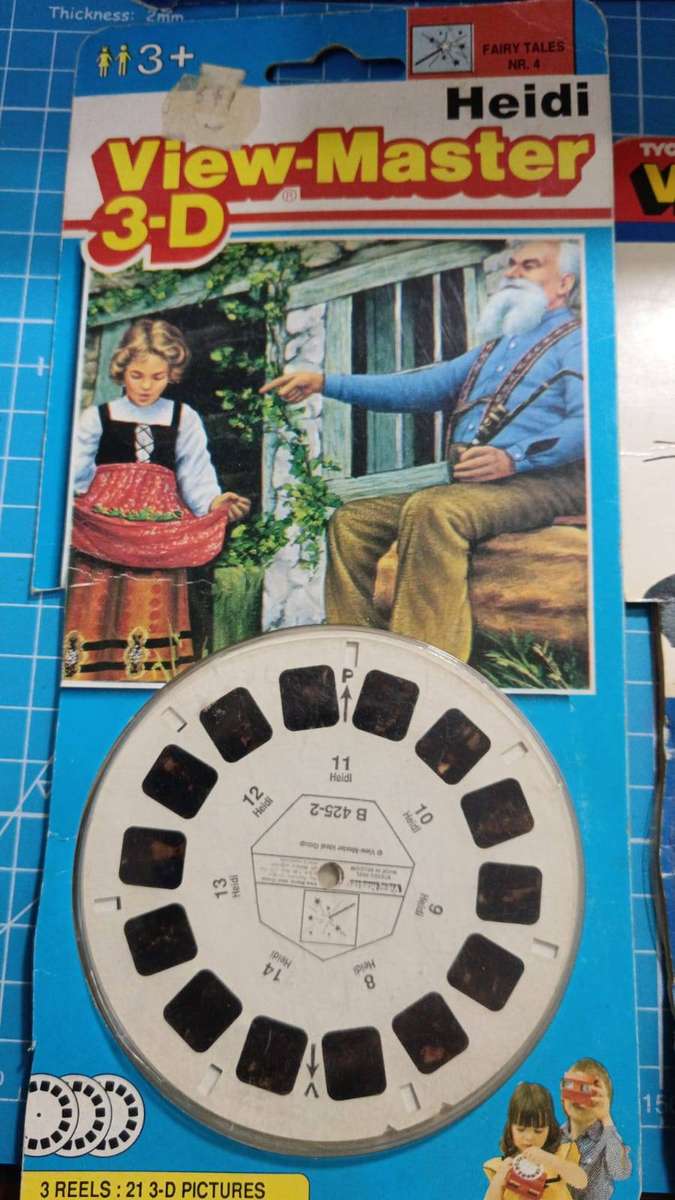 viewmaster 3d viewer with 2 x sets of reels