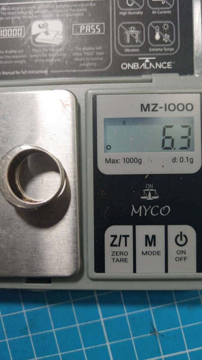 sterling silver ring - weight  6.3 grams