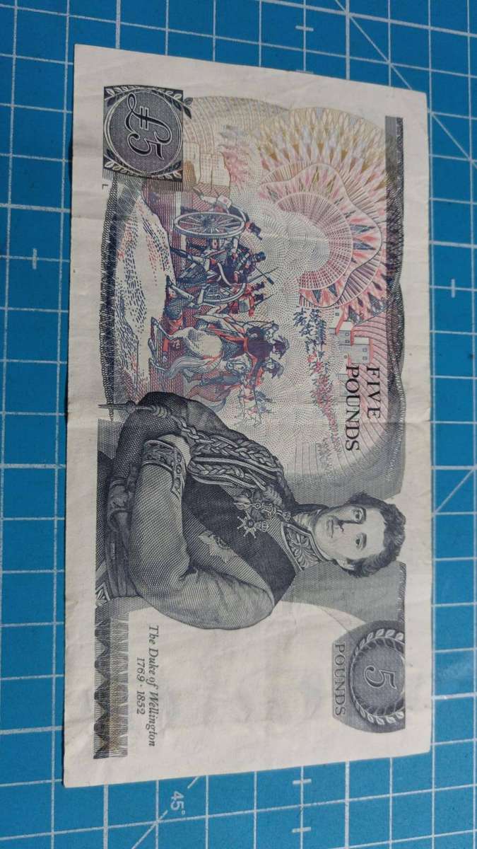 England 5 pound note