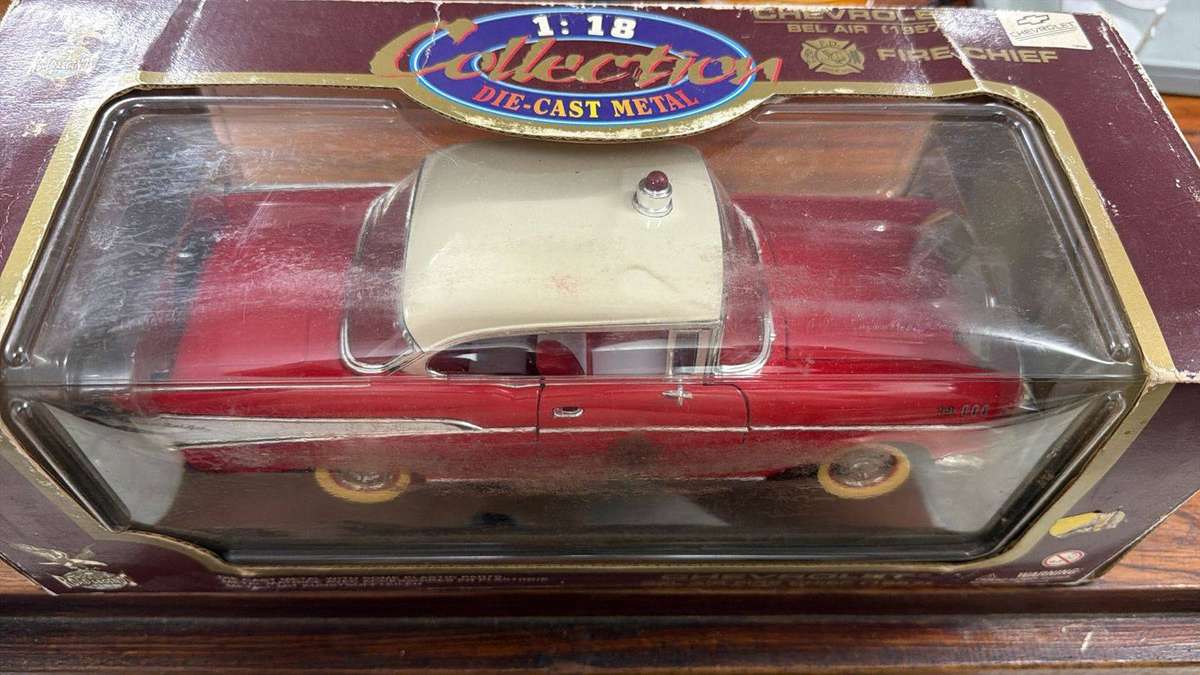 Chevrolet Bel Air Fire Chief 1957 scale 1/18 vintage car boxed
