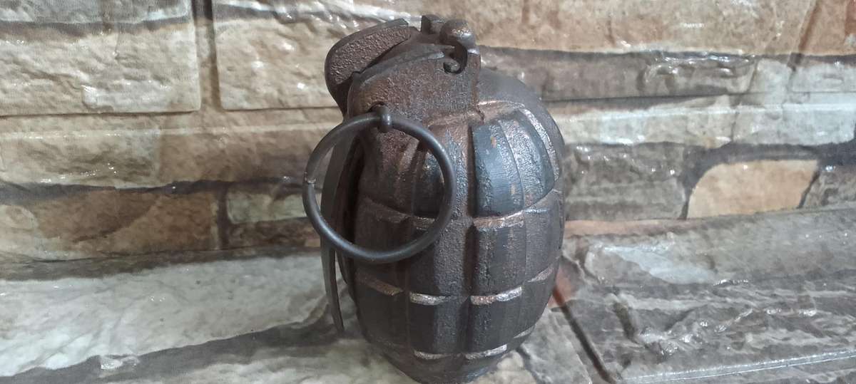 grenade british ww2 mills. inert