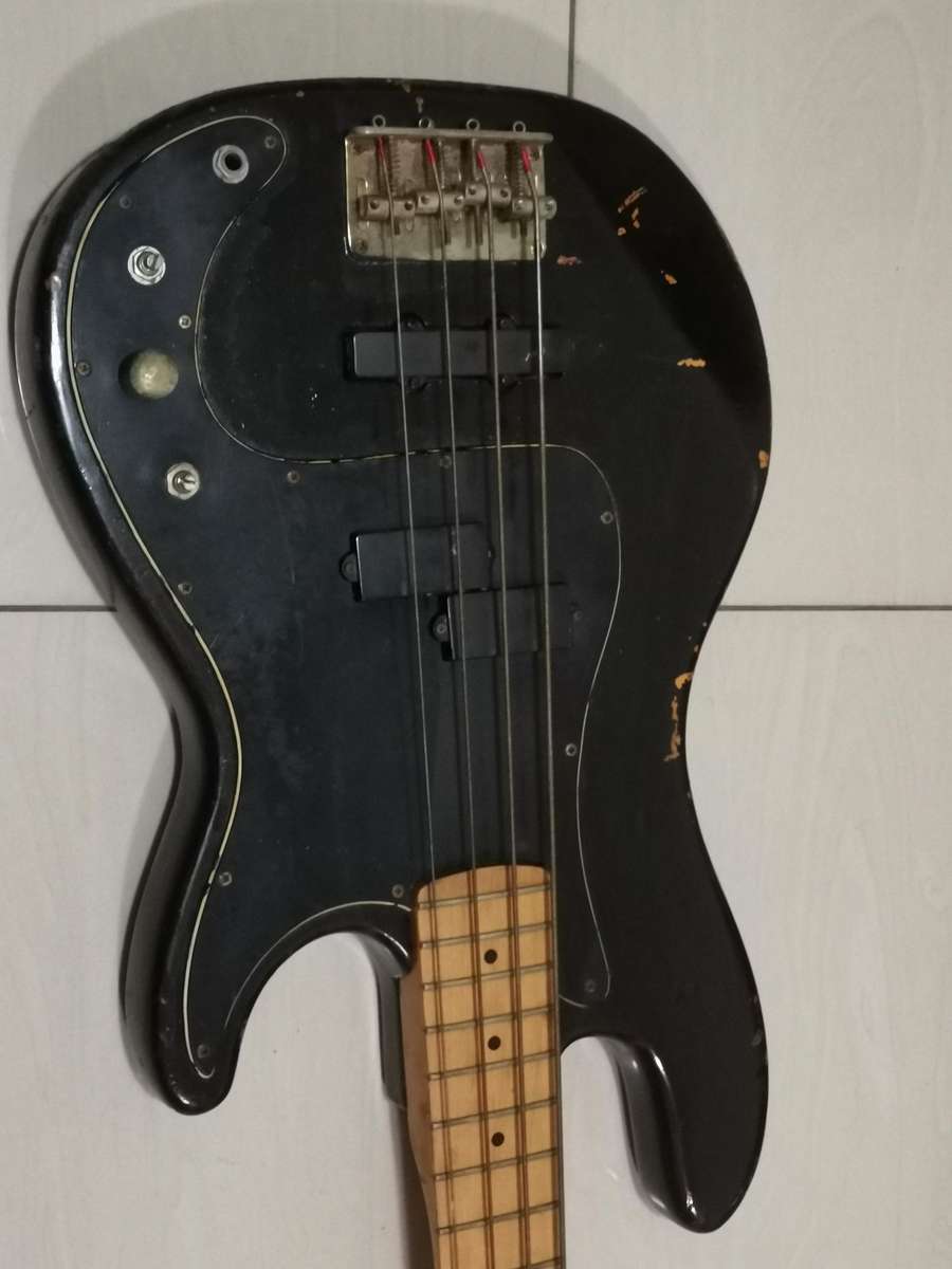 Vintage Horner professional bass guitar