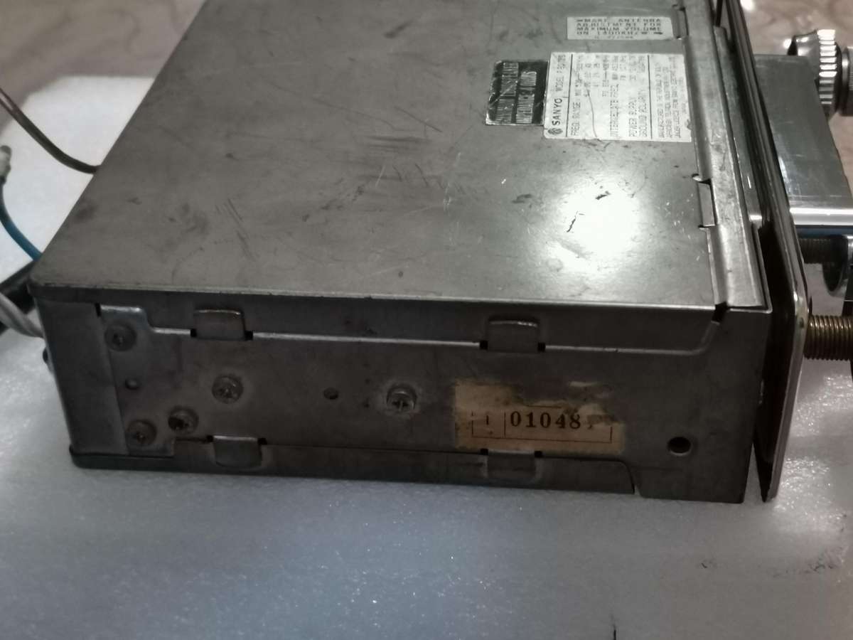 Vintage 70s Sanyo Baravia car radio