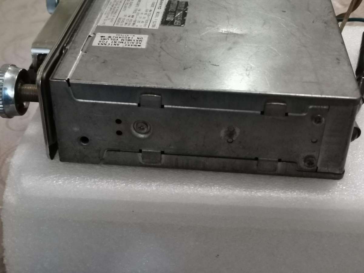 Vintage 70s Sanyo Baravia car radio