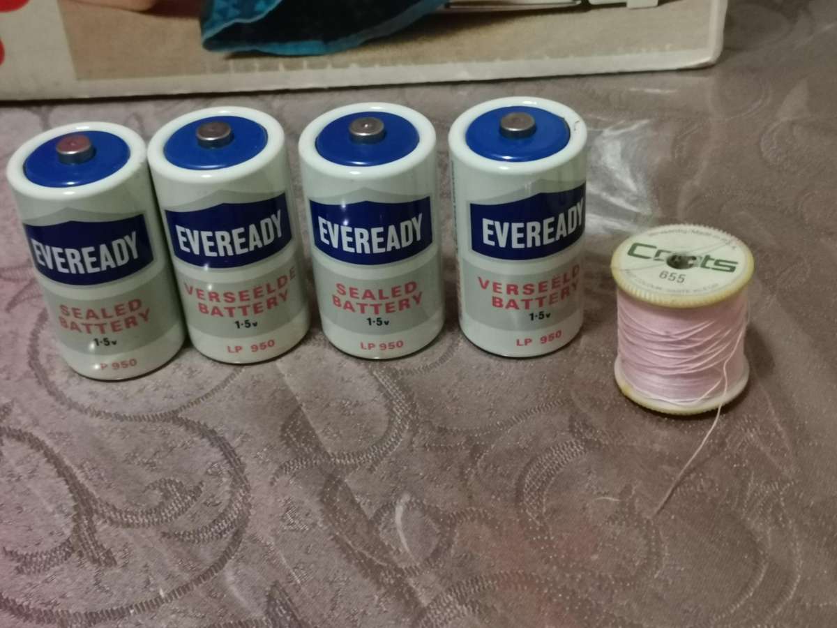 Vintage 1960s singer 67B golden panoramic child's sewing machine