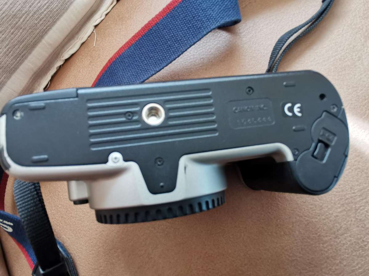 Canon Eos 500 n Sliver 35mm camera