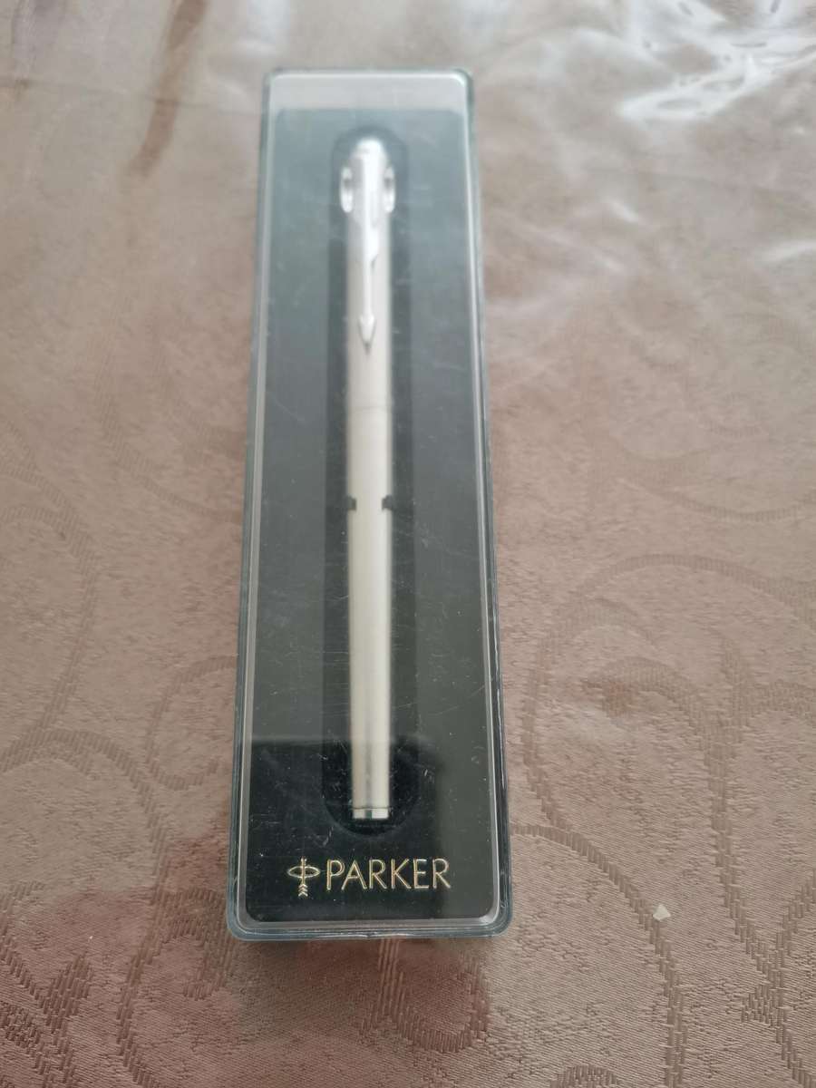1990s parker stainless steel fountain pen boxed