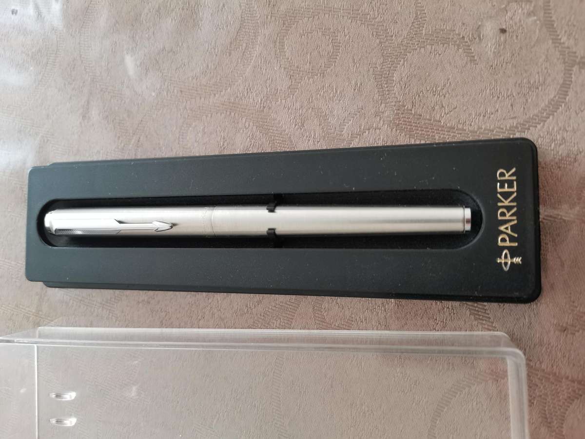 1990s parker stainless steel fountain pen boxed