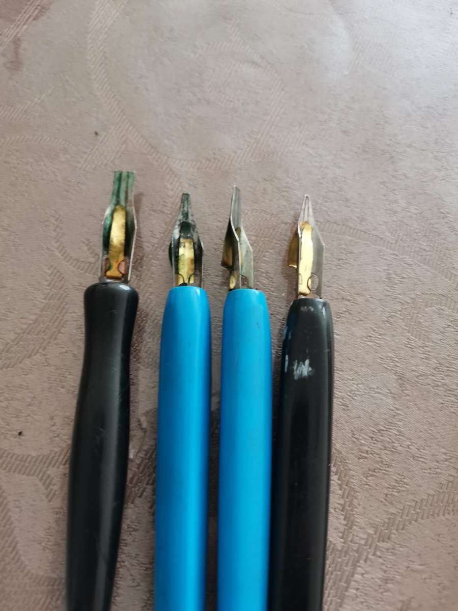 Lot of vintage collectible pens and pencils