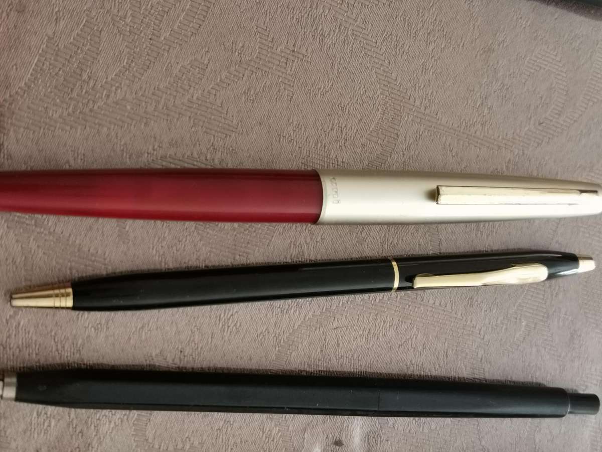 Lot of vintage collectible pens and pencils