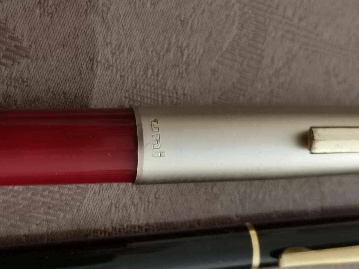 Lot of vintage collectible pens and pencils