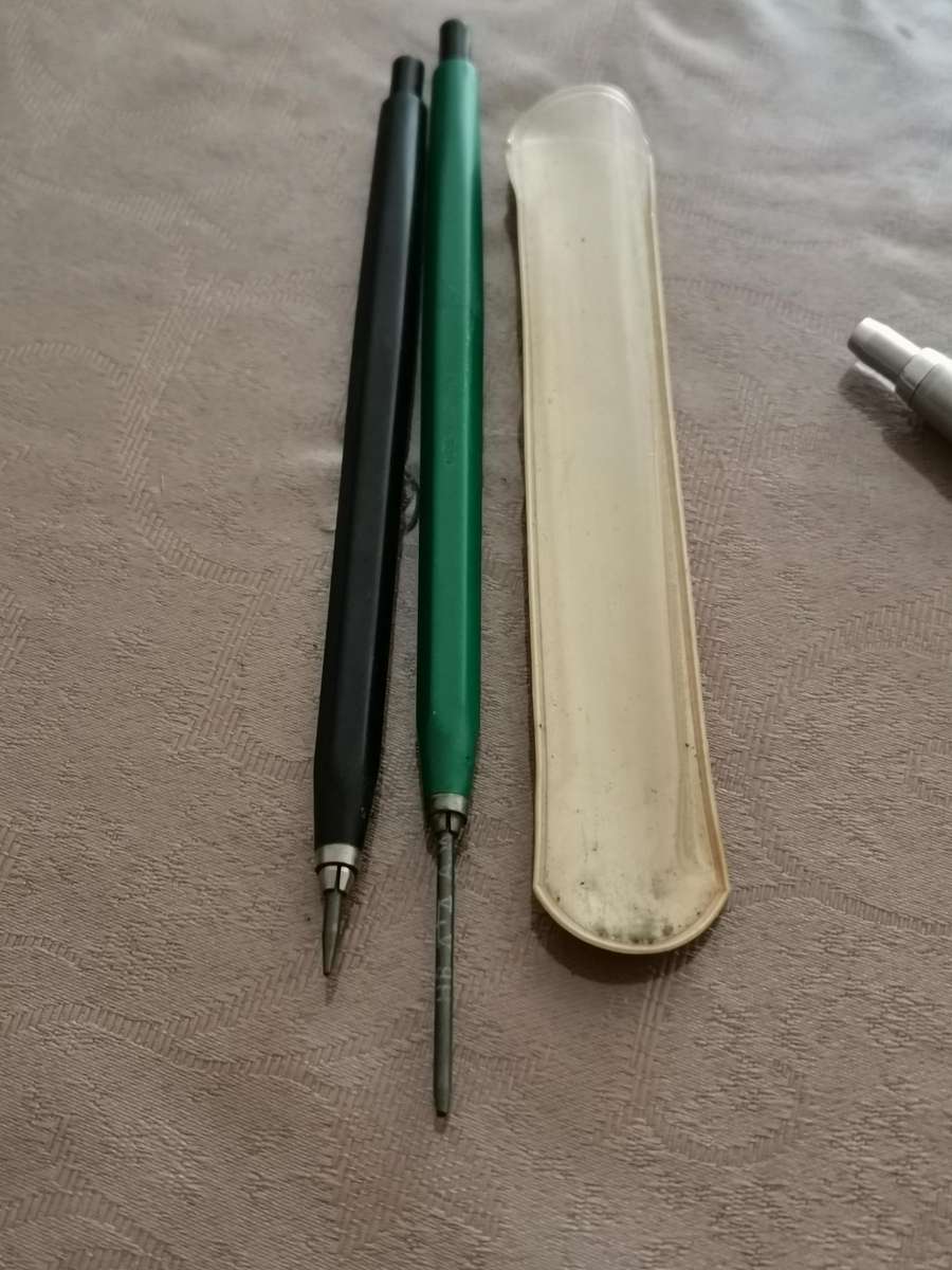 Lot of vintage collectible pens and pencils