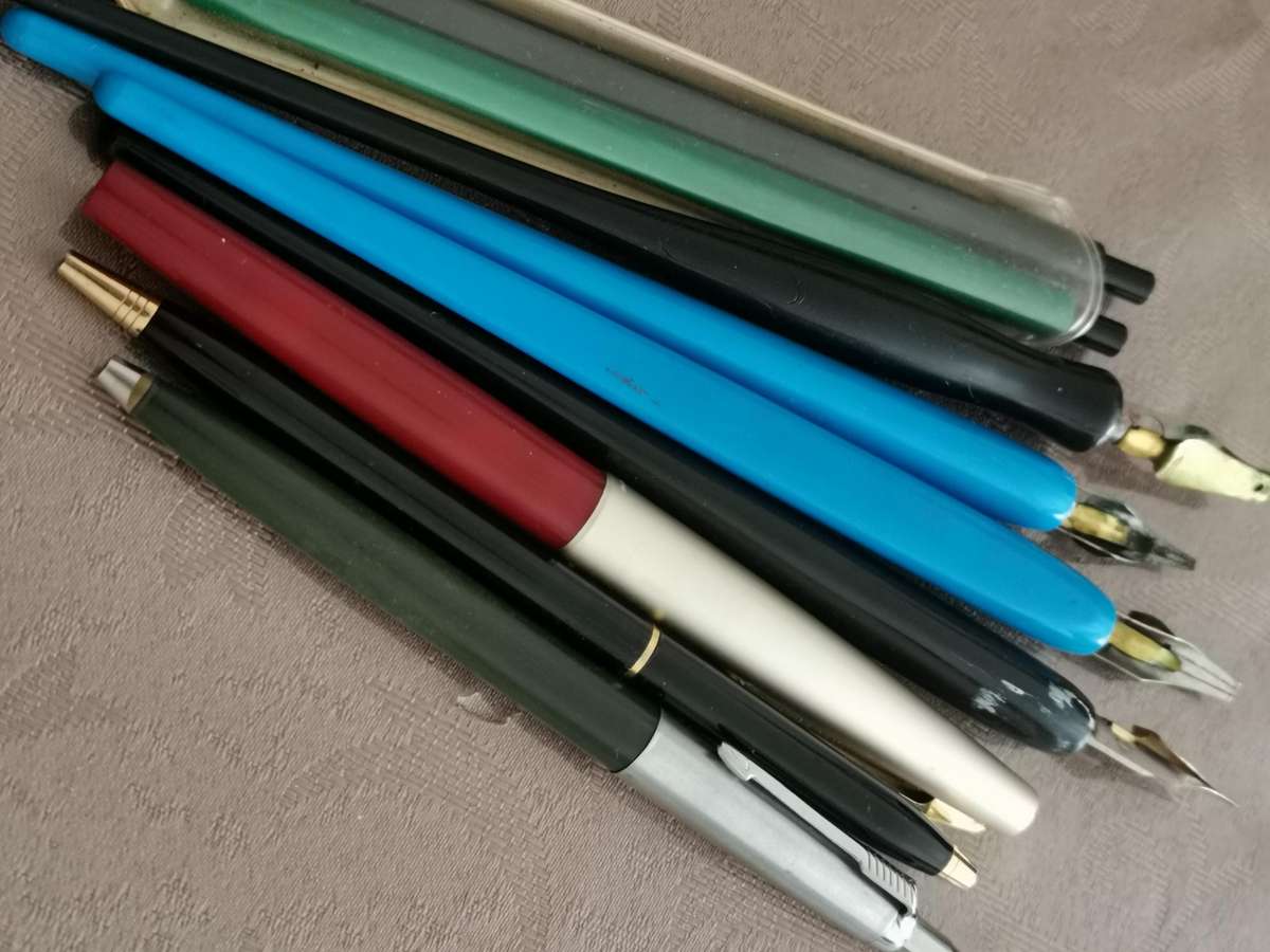 Lot of vintage collectible pens and pencils