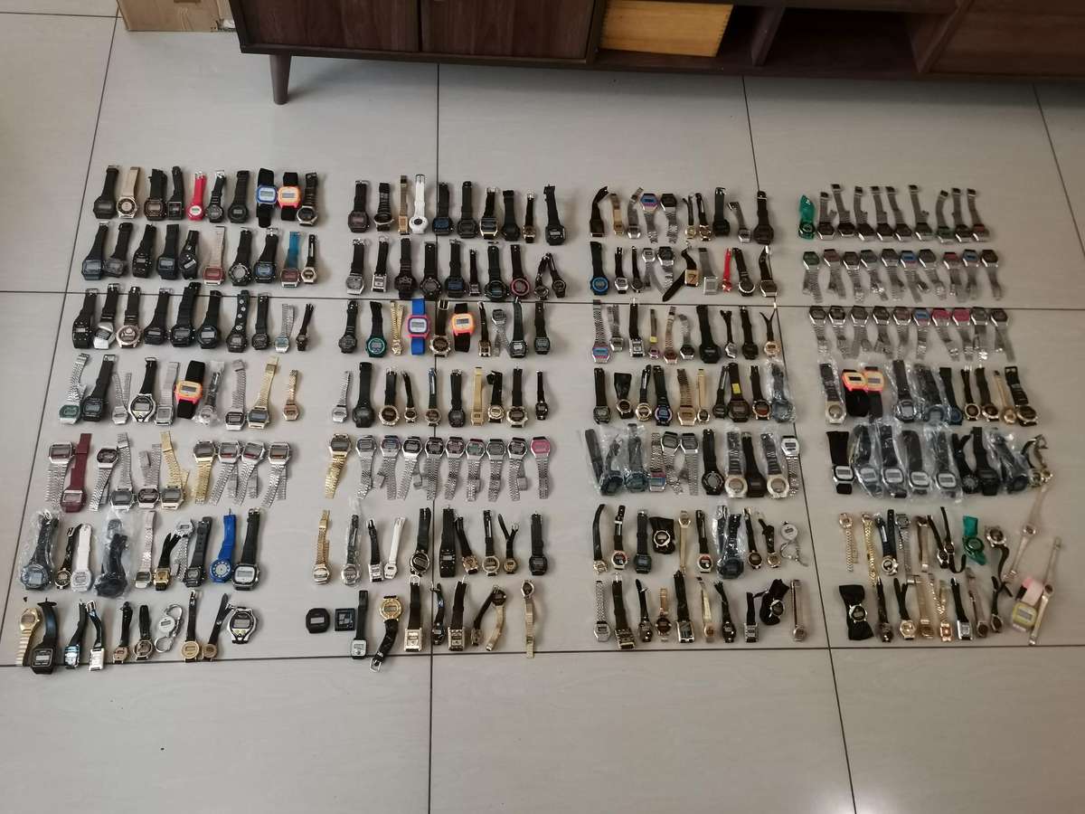 280 new old shop stock quartz watches from the early 1990s