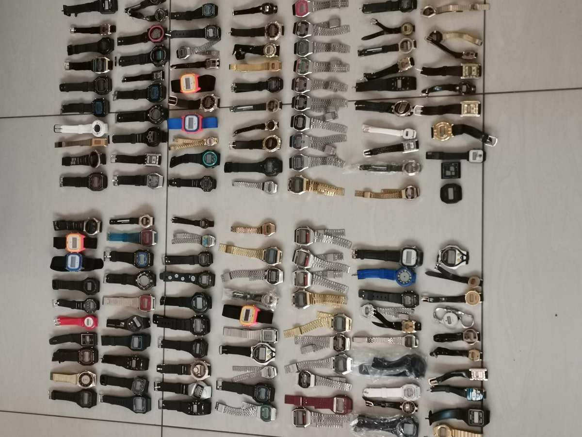 280 new old shop stock quartz watches from the early 1990s