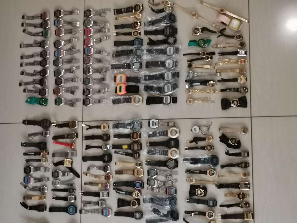 280 new old shop stock quartz watches from the early 1990s