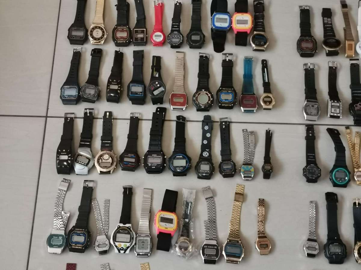 280 new old shop stock quartz watches from the early 1990s