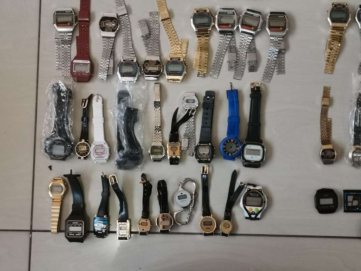 280 new old shop stock quartz watches from the early 1990s