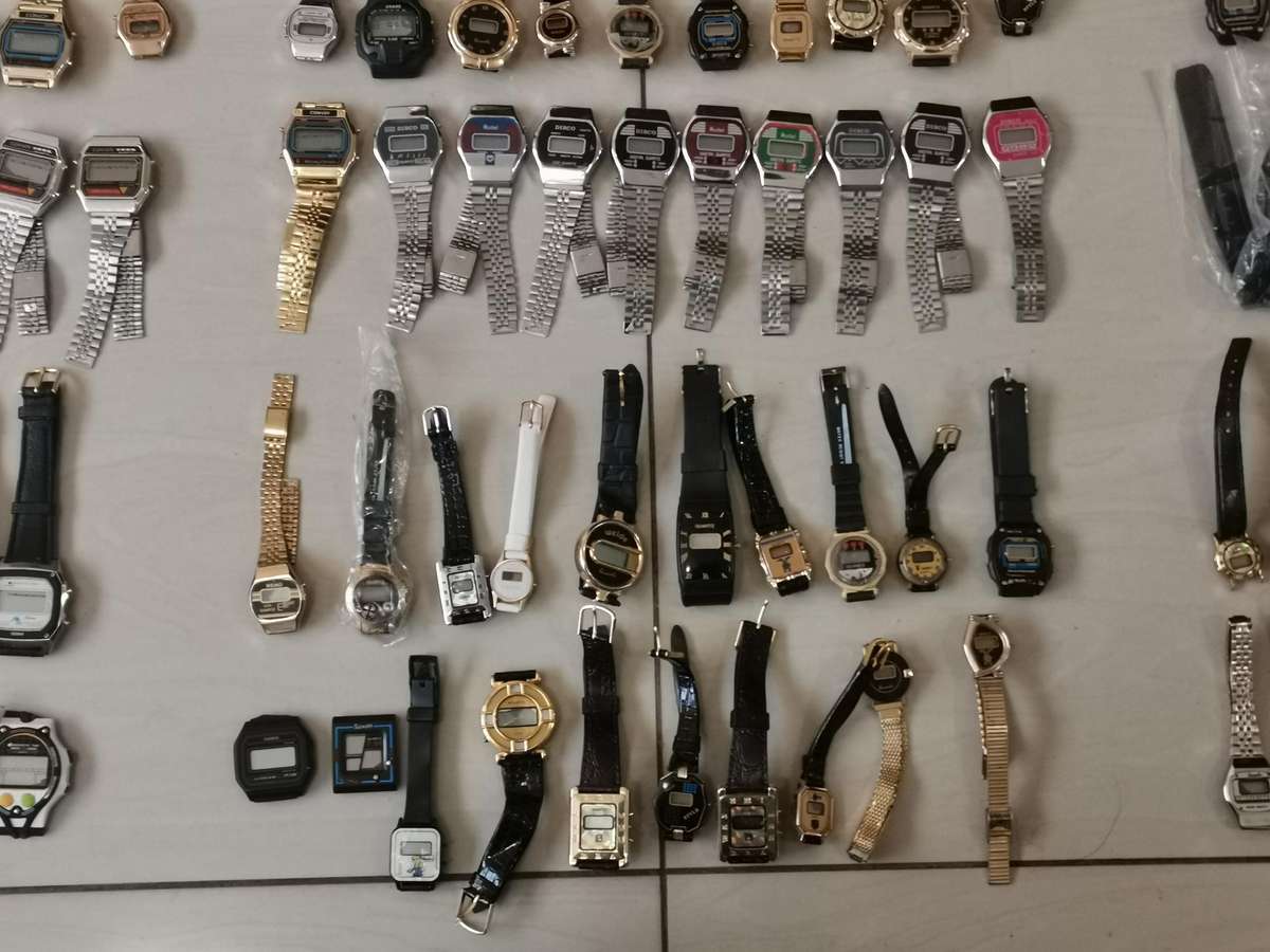 280 new old shop stock quartz watches from the early 1990s
