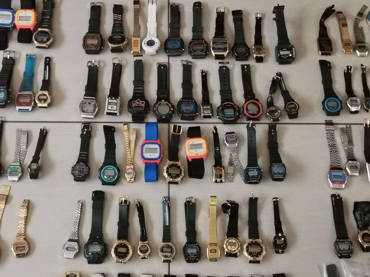 280 new old shop stock quartz watches from the early 1990s