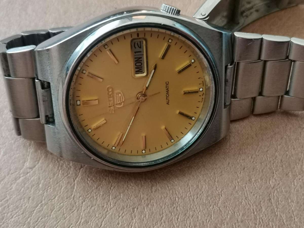 Vintage seiko 5 automatic mechanical watch