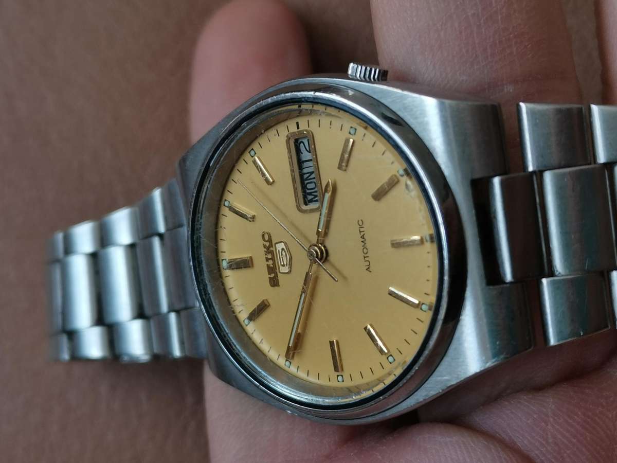 Vintage seiko 5 automatic mechanical watch