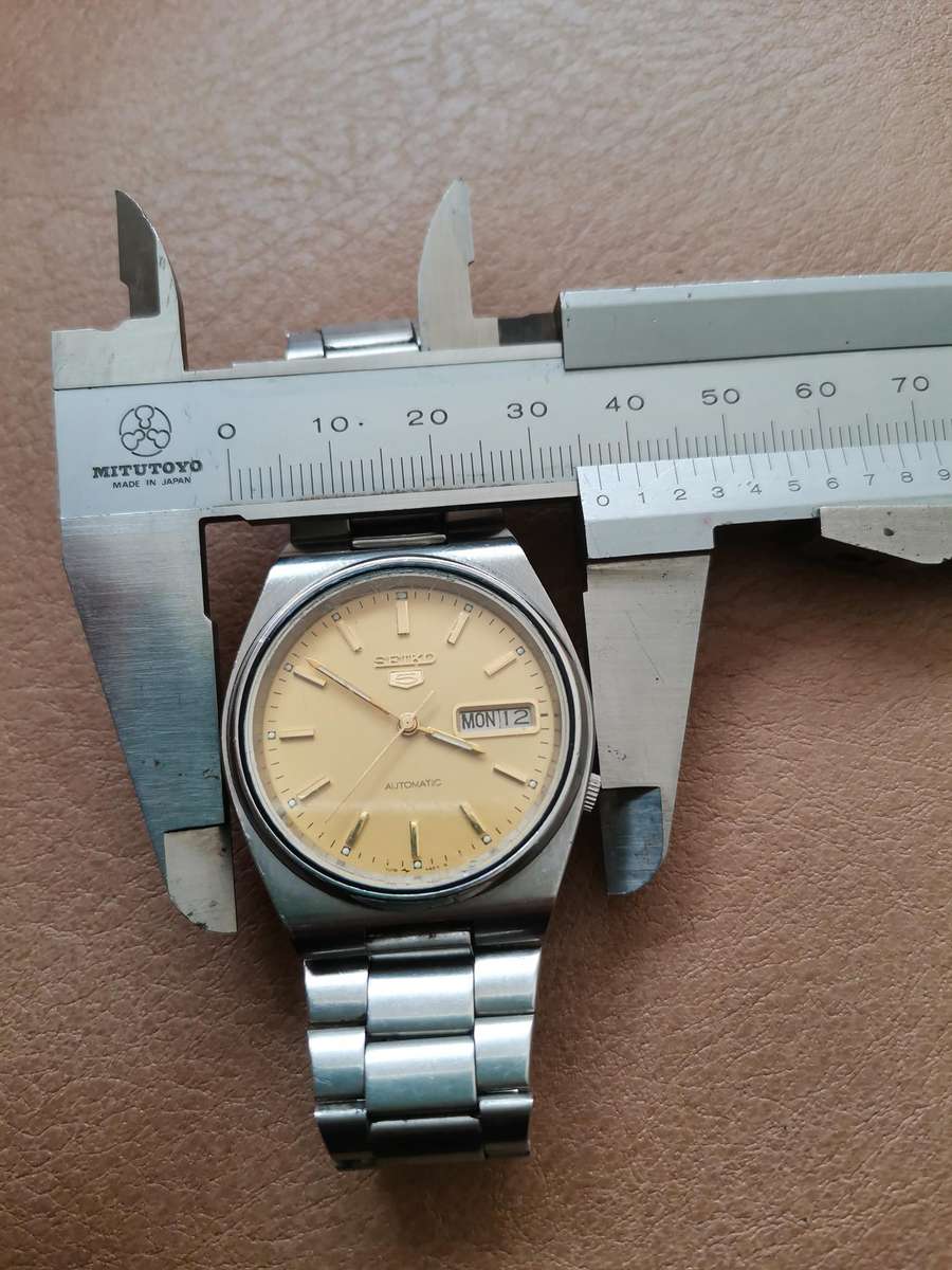 Vintage seiko 5 automatic mechanical watch