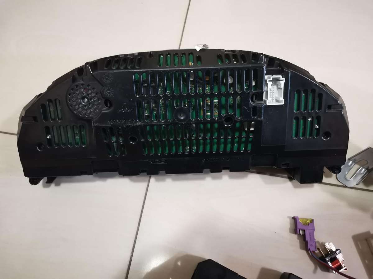 Mercedes Benz w204 cluster and fuse box