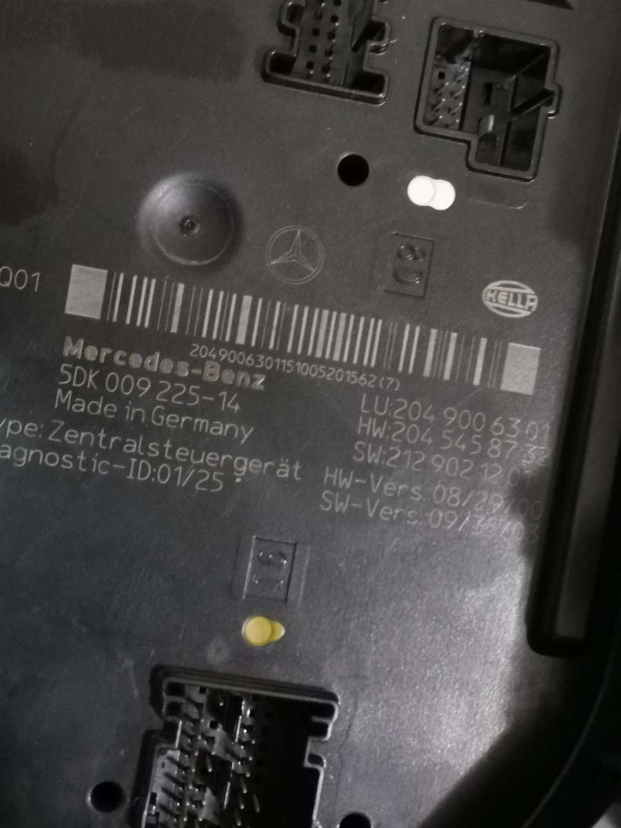 Mercedes Benz w204 cluster and fuse box