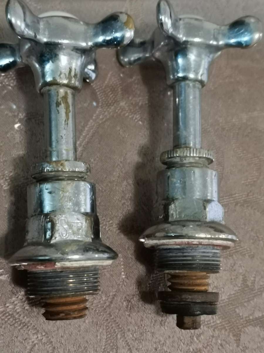 Early 1900s Victorian era bath taps