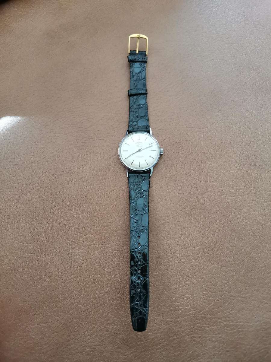 Vintage rotary avenger 17 jewels manual wind mechanical watch