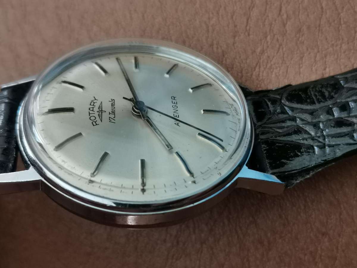 Vintage rotary avenger 17 jewels manual wind mechanical watch