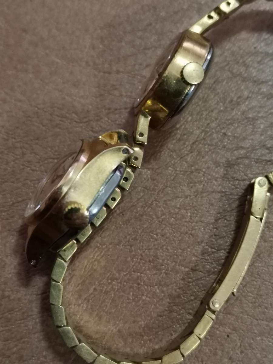 2 vintage ladies mechanical watches in working condition