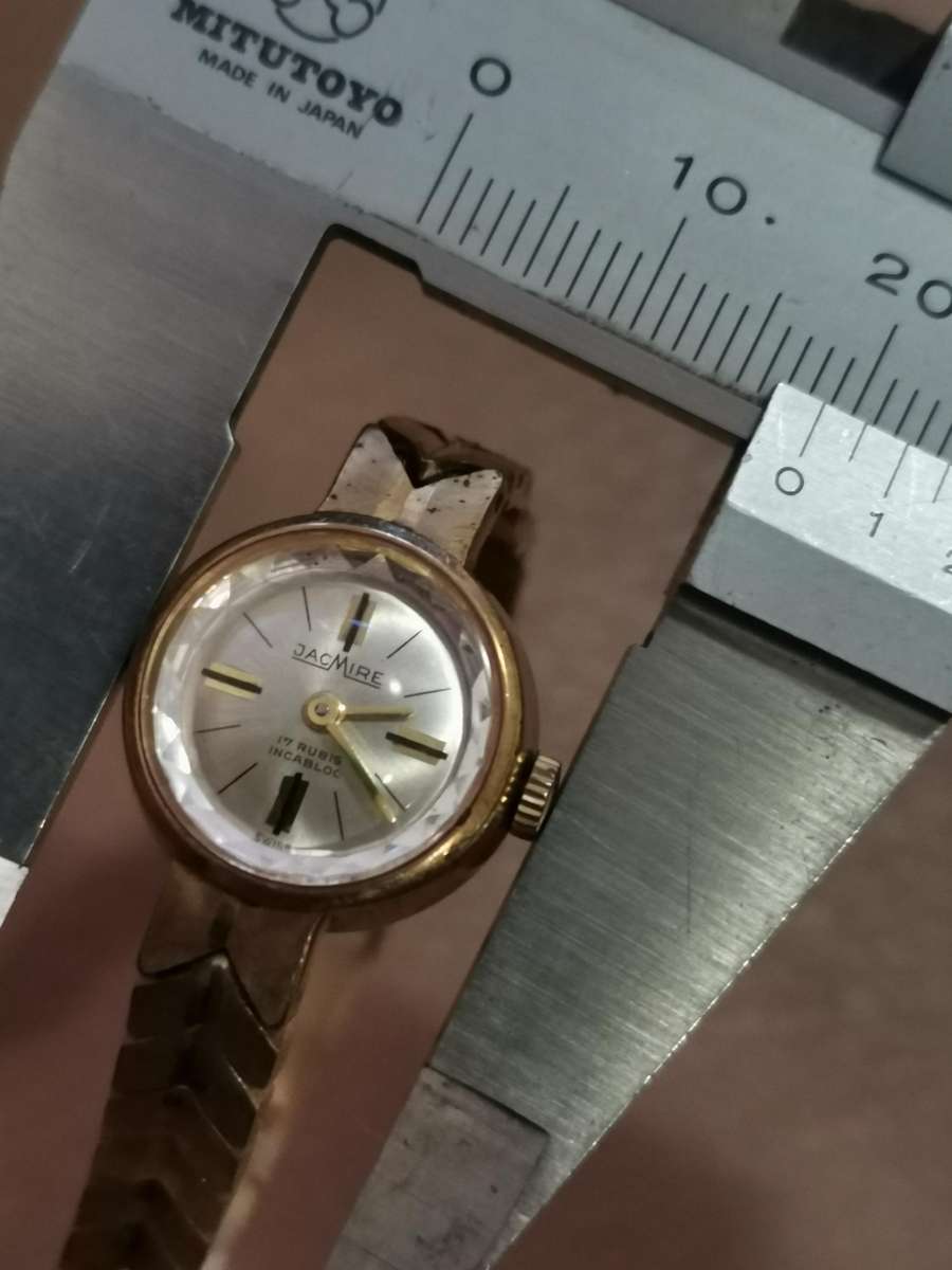 2 vintage ladies mechanical watches in working condition