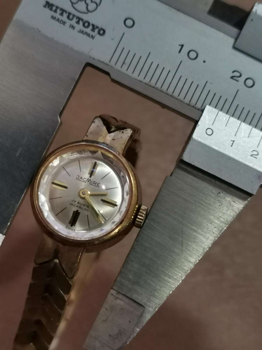 2 vintage ladies mechanical watches in working condition