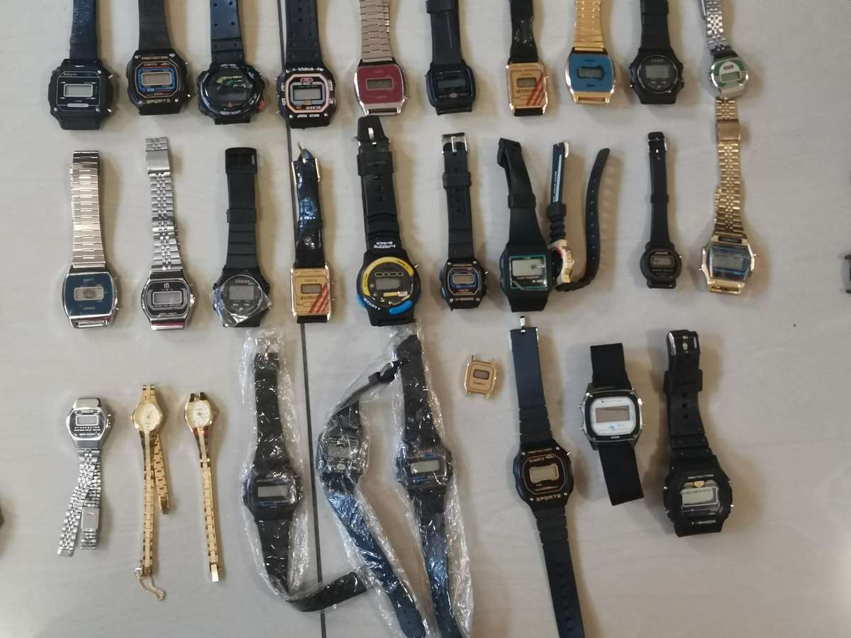 180 1990s new old stock quartz watches