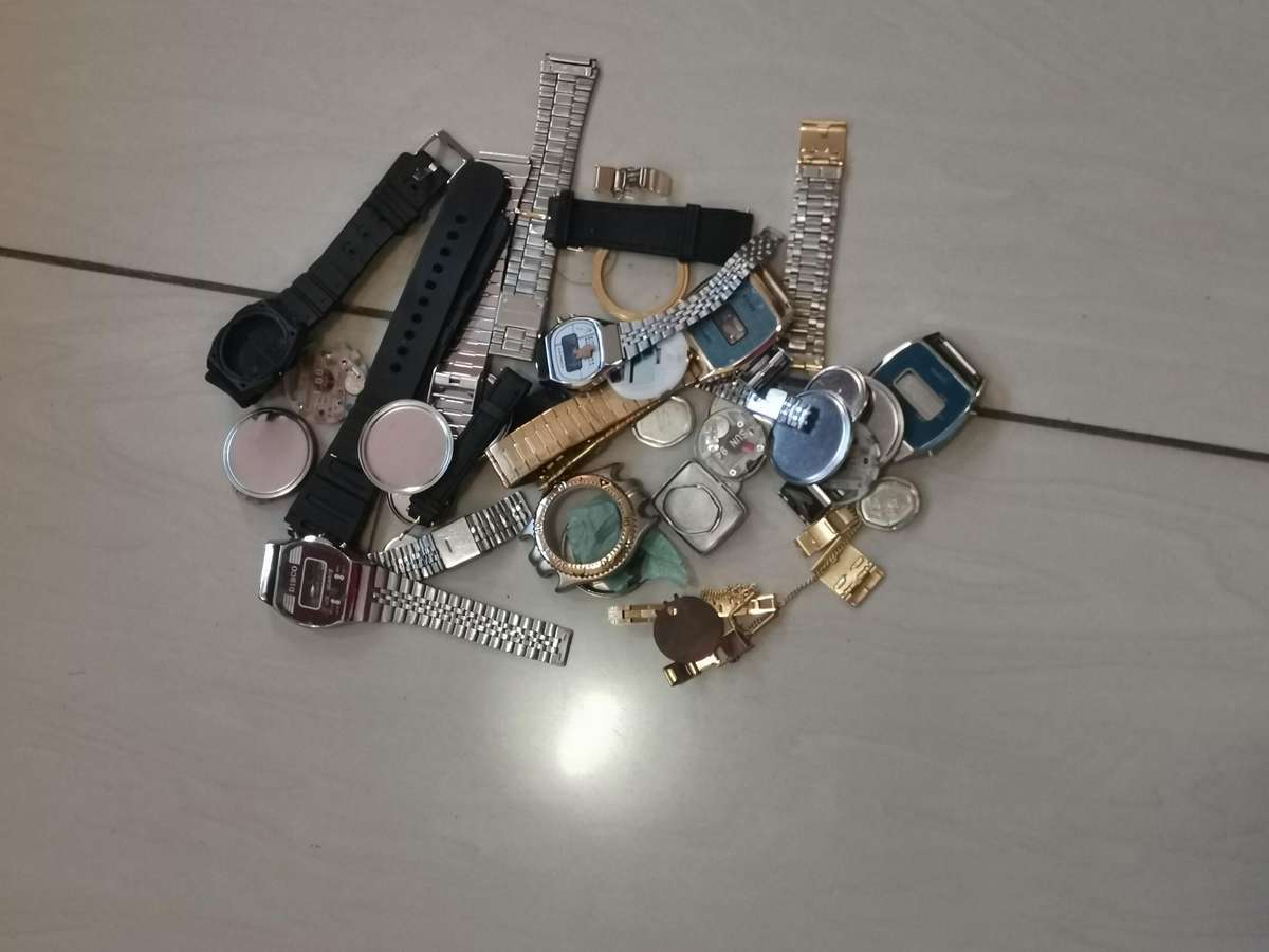 180 1990s new old stock quartz watches