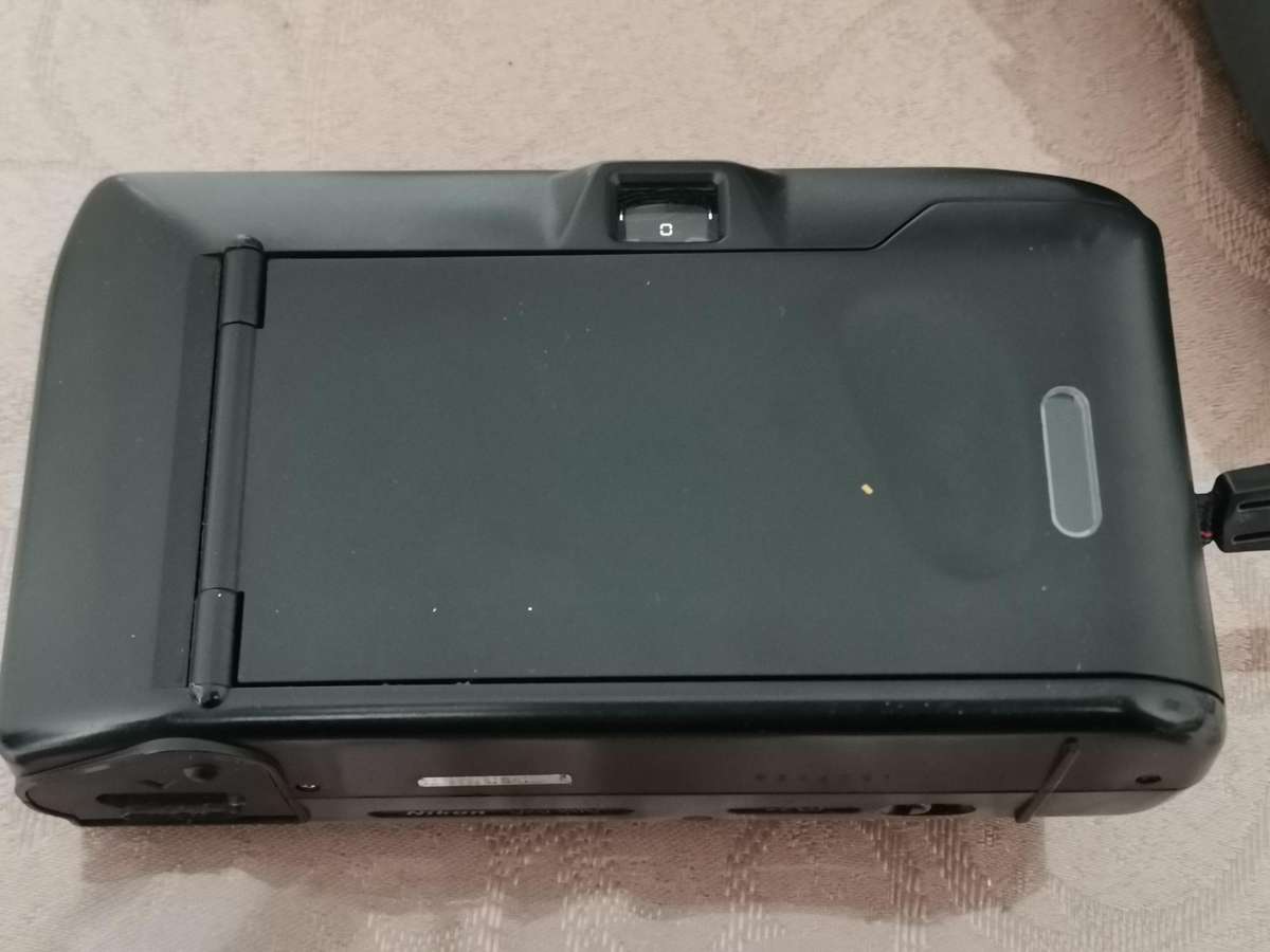 Nikon rf-10 35mm point and shoot camera