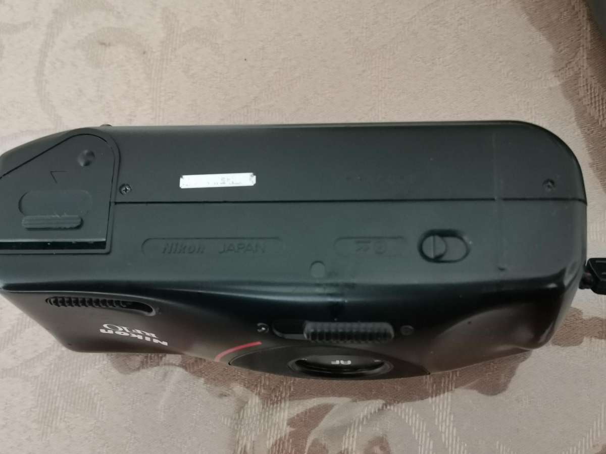 Nikon rf-10 35mm point and shoot camera