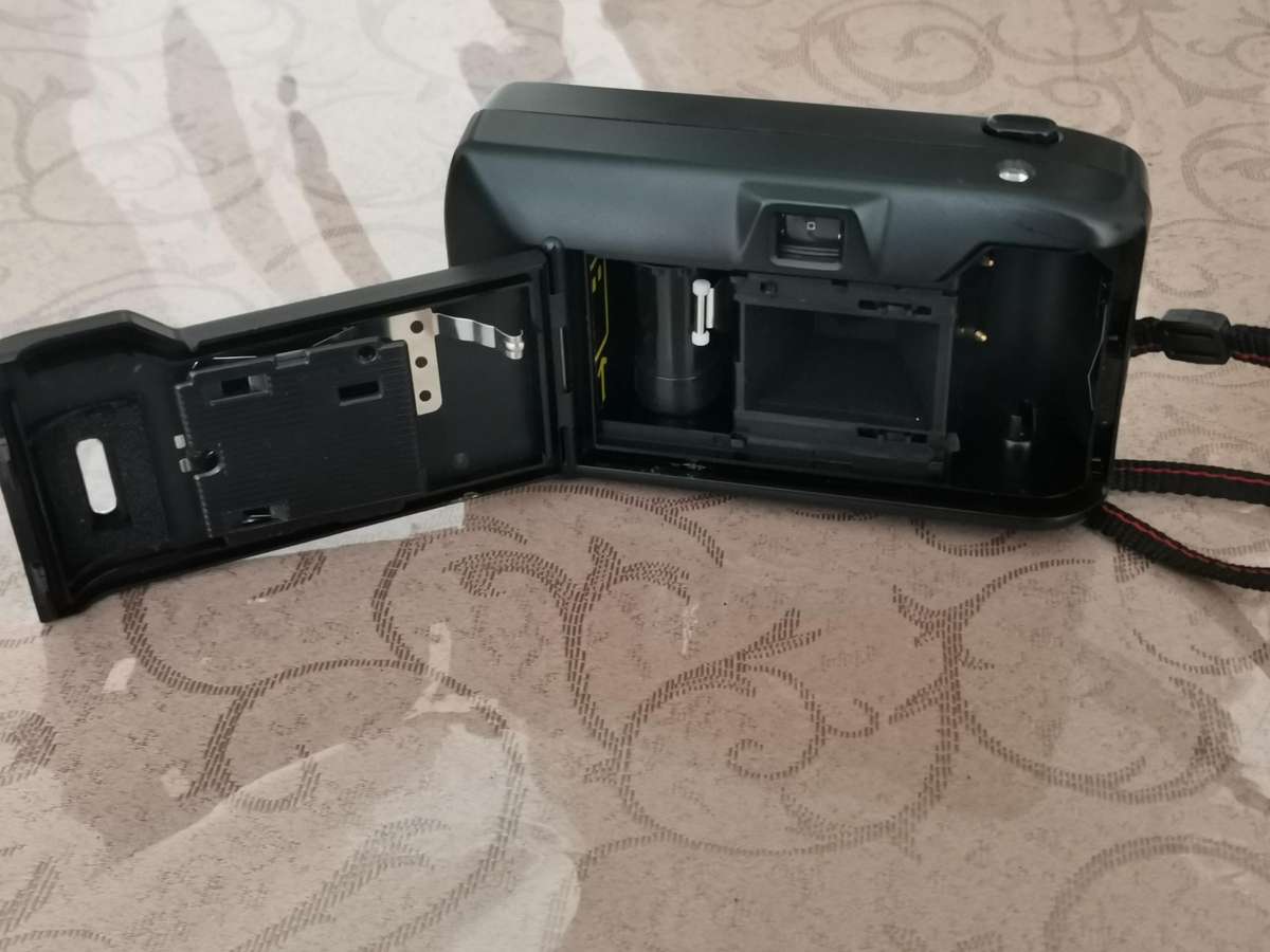 Nikon rf-10 35mm point and shoot camera