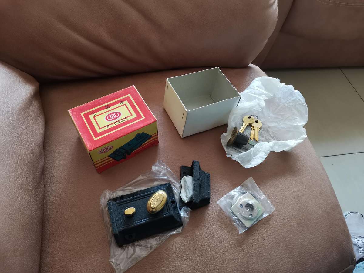 Vintage boxed new old stock tri circle night latch