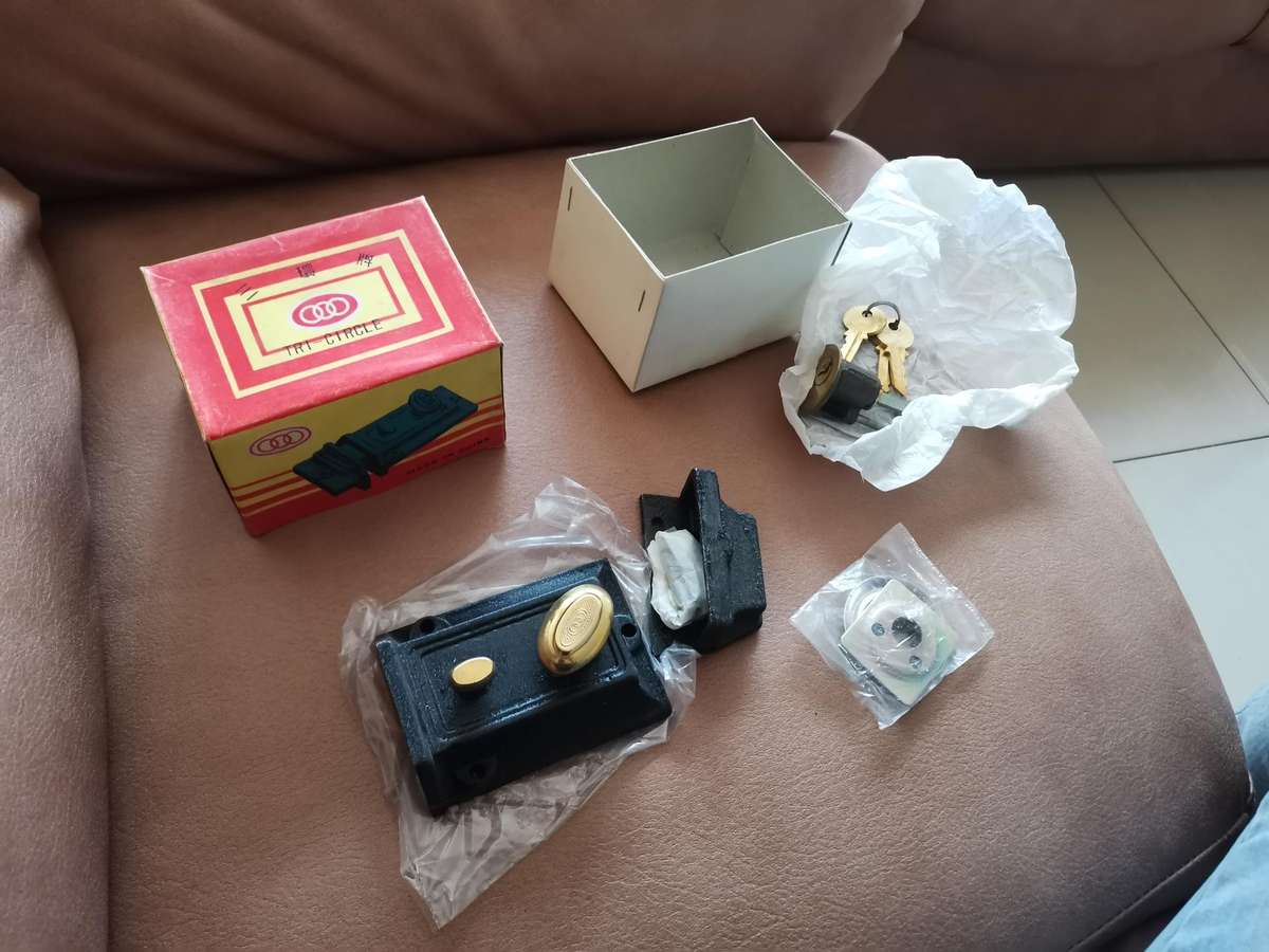 Vintage boxed new old stock tri circle night latch