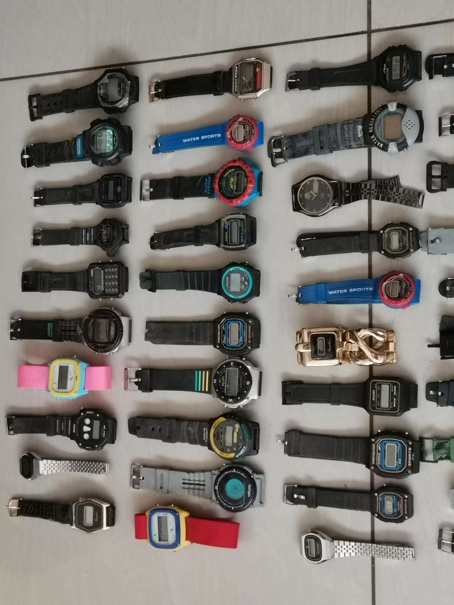 190 vintage new old stock quartz watches from the early 1990s
