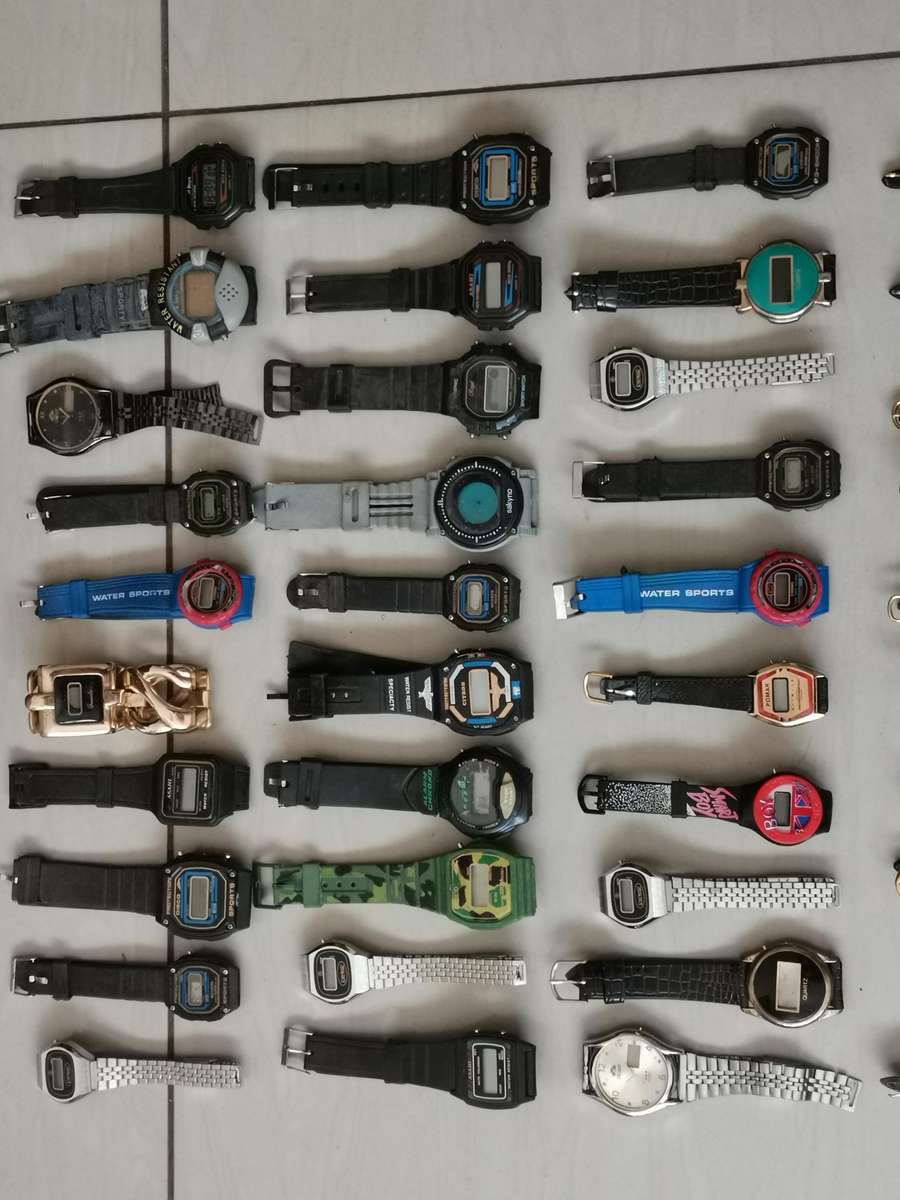 190 vintage new old stock quartz watches from the early 1990s