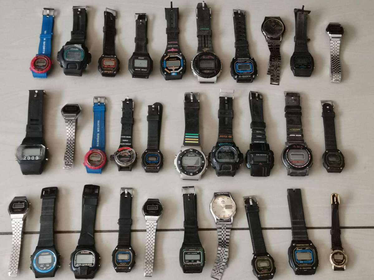 190 vintage new old stock quartz watches from the early 1990s