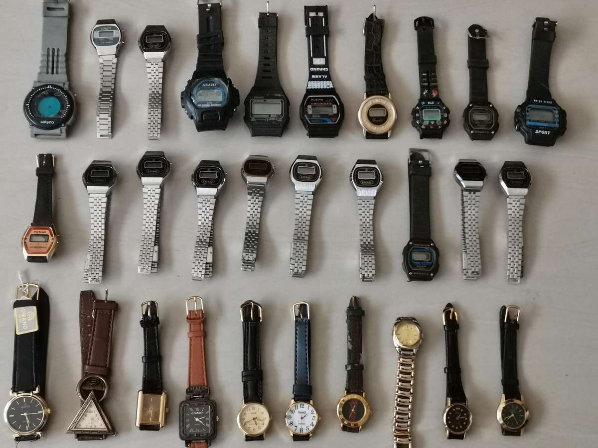 190 vintage new old stock quartz watches from the early 1990s