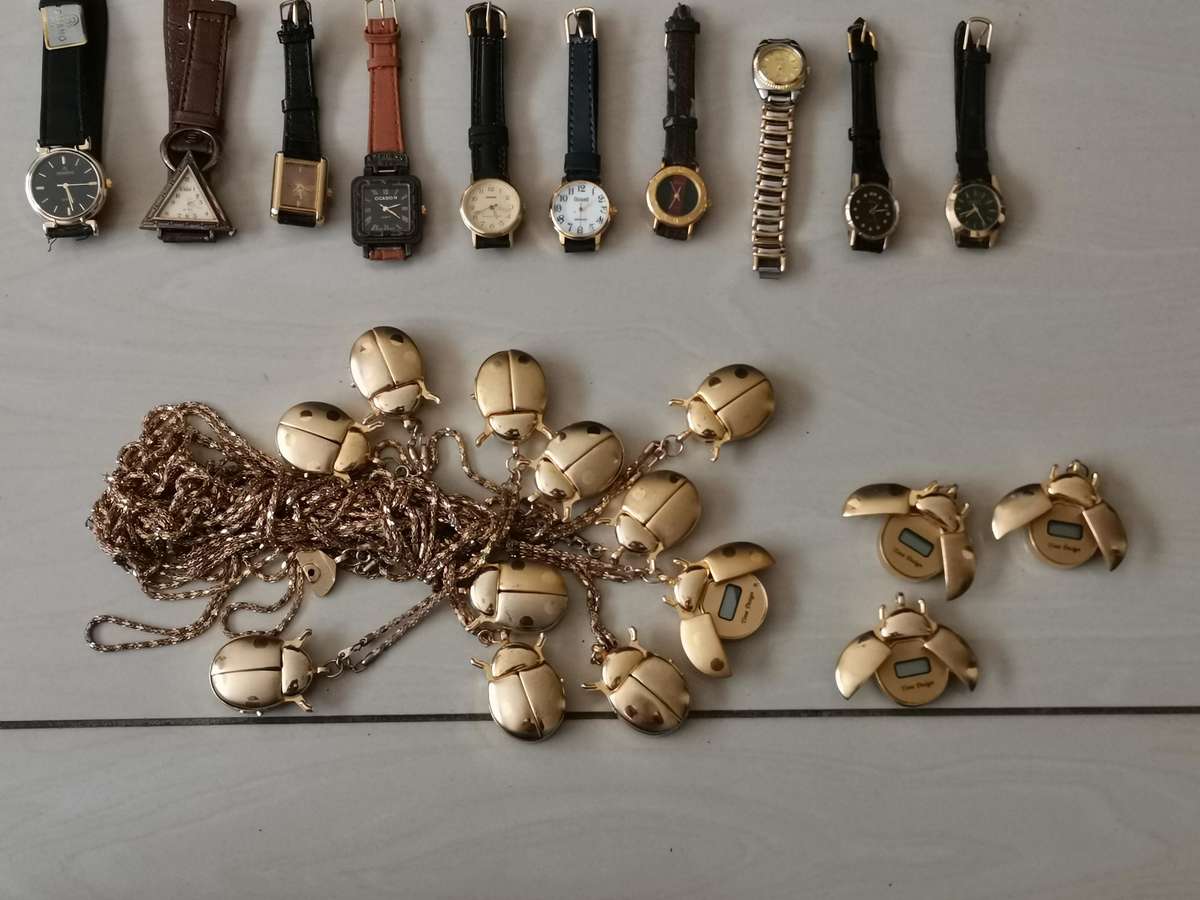 190 vintage new old stock quartz watches from the early 1990s